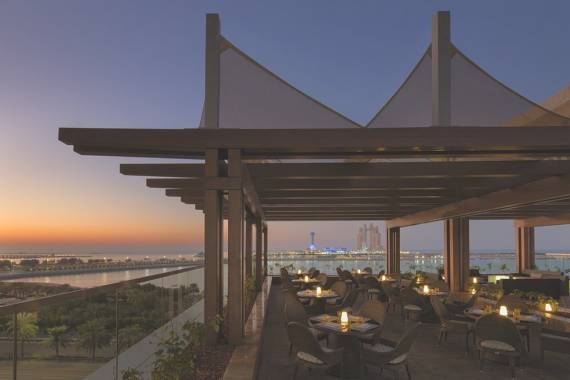 Azura Panoramic Lounge - Oberes Deck