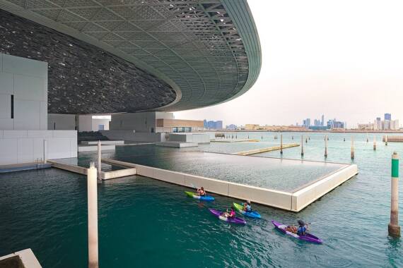 Kajaktouren rund ums Louvre Abu Dhabi