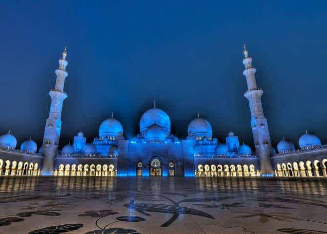 Zayed Moschee am Abend