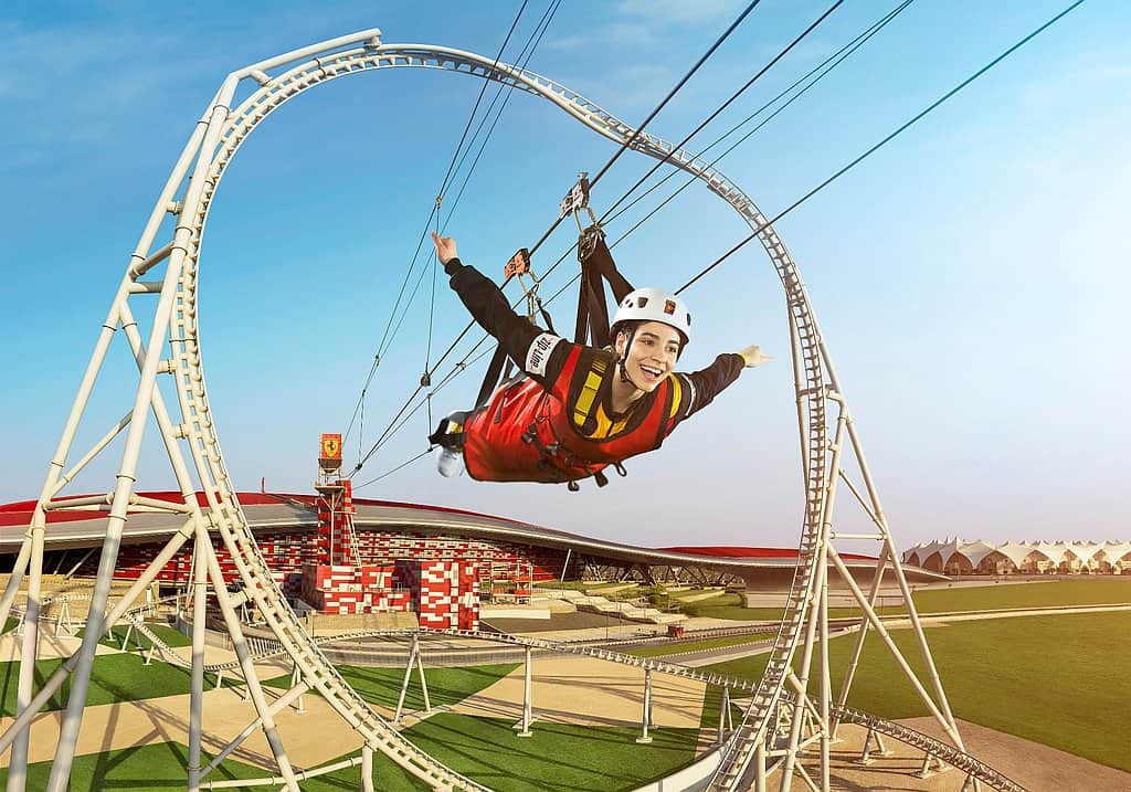 Zip >L>ine in der Ferrari World Abu Dhabi